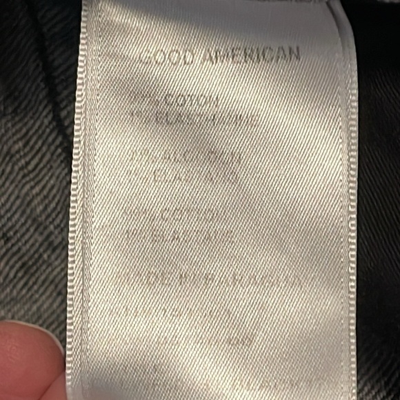 Good American cropped tapered leg jeans women’s size 16 black heavily distressed - Picture 8 of 16